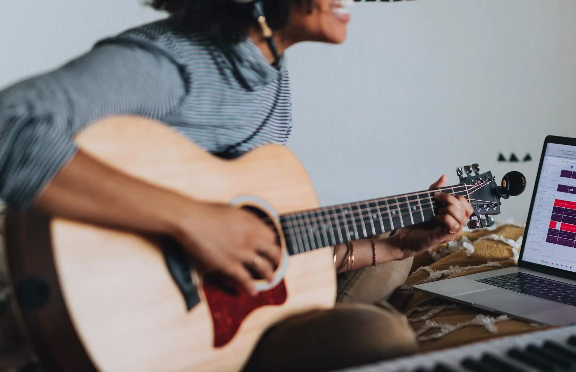 Guitar Skills: 9 Essential Techniques For Beginners